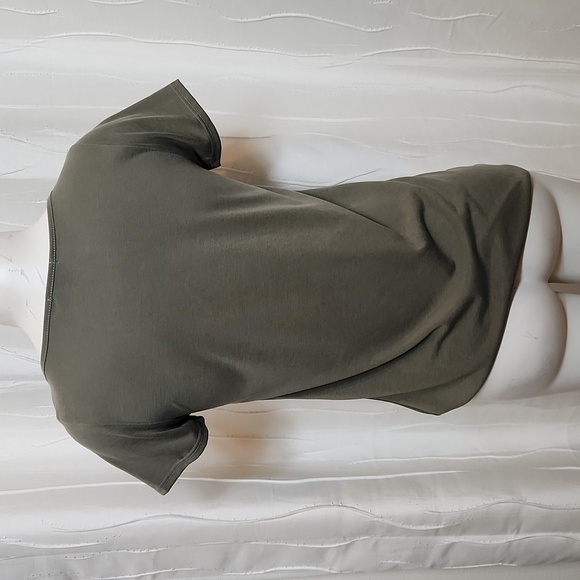 MmMmMm Green V-Neck Top - Picture 4 of 6